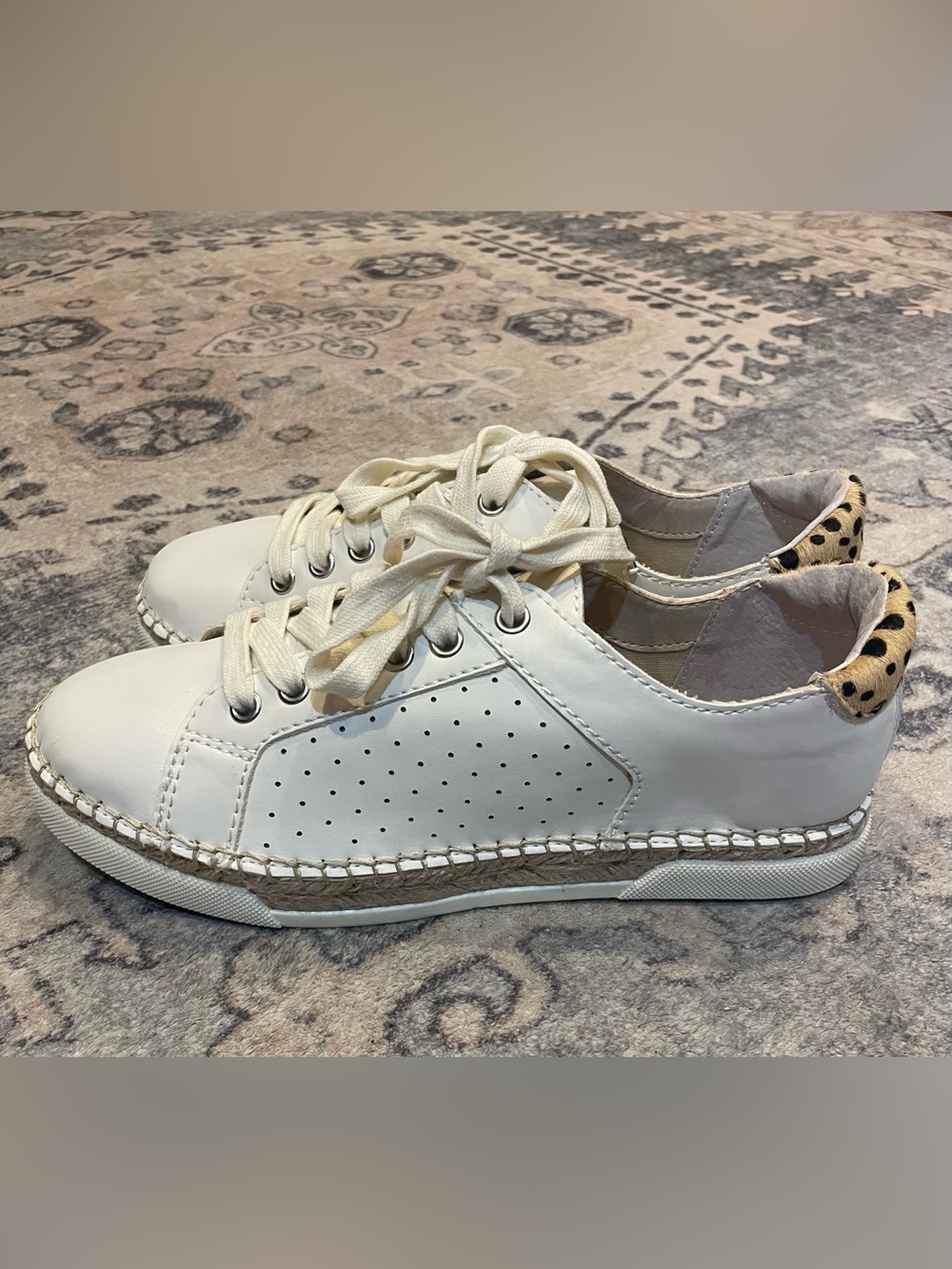Dolce Vita Morris Sneakers New Cream Lace-Up Perforated Casual Sneakers